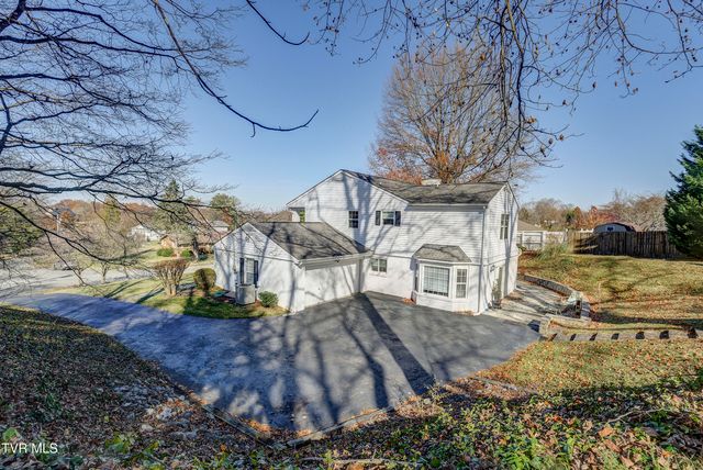 312 Ivanhoe Drive, Johnson City, TN 37601