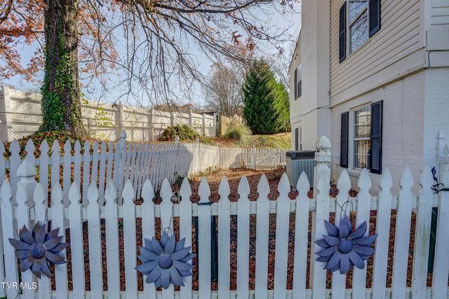 312 Ivanhoe Drive, Johnson City, TN 37601