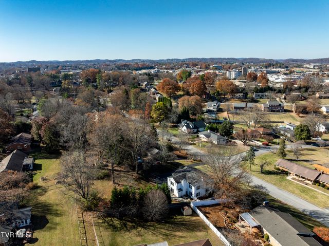 312 Ivanhoe Drive, Johnson City, TN 37601
