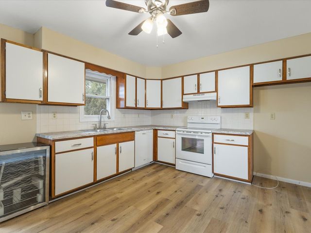 8420 Bobolink Drive, Machesney Park, IL 61115