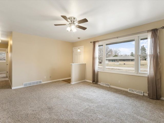 8420 Bobolink Drive, Machesney Park, IL 61115