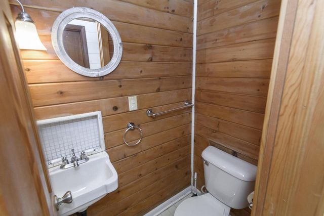 888 Wildwood PLACE, Oconomowoc, WI 53066