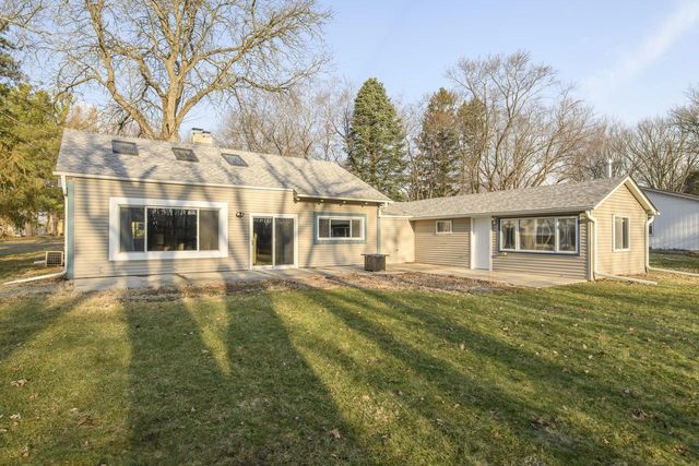 888 Wildwood PLACE, Oconomowoc, WI 53066