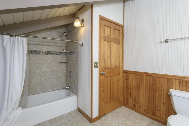 888 Wildwood PLACE, Oconomowoc, WI 53066