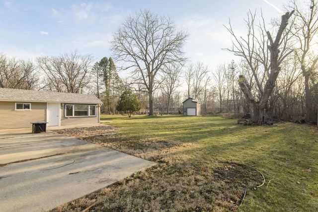 888 Wildwood PLACE, Oconomowoc, WI 53066