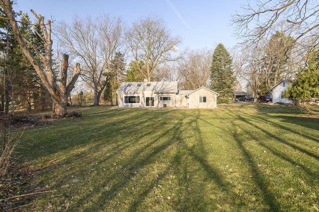 888 Wildwood PLACE, Oconomowoc, WI 53066