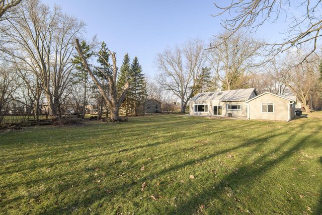 888 Wildwood PLACE, Oconomowoc, WI 53066