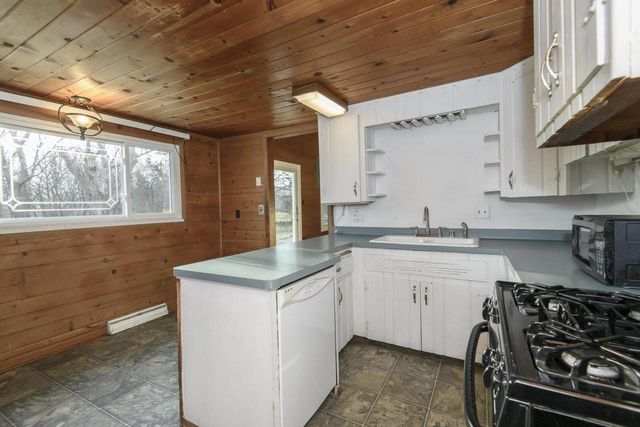 888 Wildwood PLACE, Oconomowoc, WI 53066