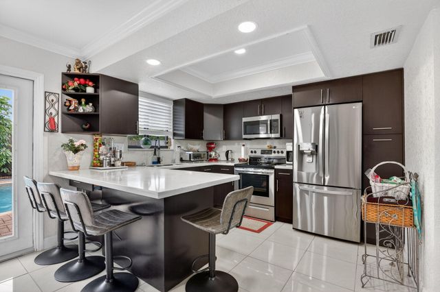 5051 NE 6th Avenue, Deerfield Beach, FL 33064