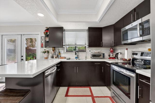 5051 NE 6th Avenue, Deerfield Beach, FL 33064