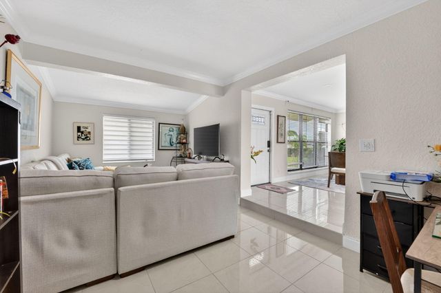 5051 NE 6th Avenue, Deerfield Beach, FL 33064