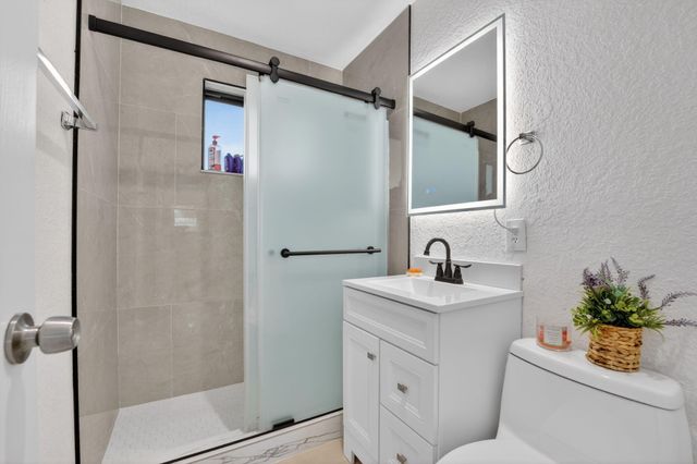 5051 NE 6th Avenue, Deerfield Beach, FL 33064