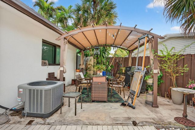 5051 NE 6th Avenue, Deerfield Beach, FL 33064