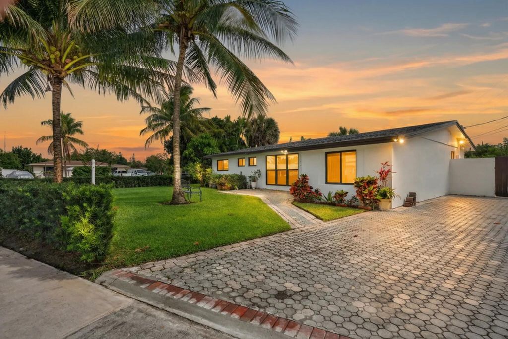 5051 NE 6th Avenue, Deerfield Beach, FL 33064