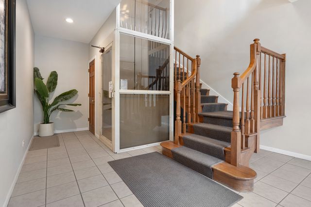 1025 W Wise Road 6A, Schaumburg, IL 60193