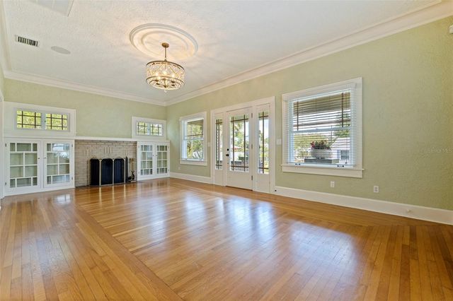 1260 10TH STREET N, St Petersburg, FL 33705