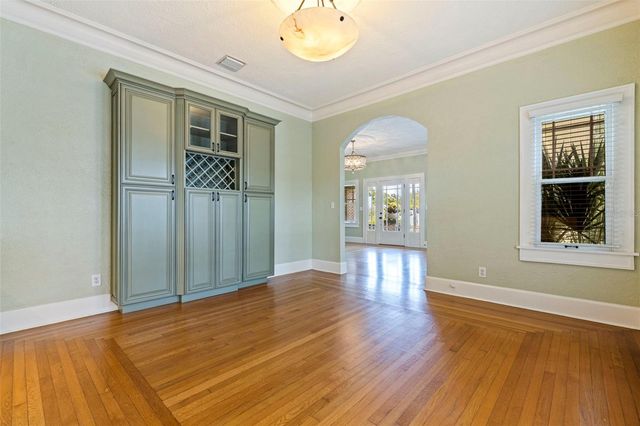 1260 10TH STREET N, St Petersburg, FL 33705