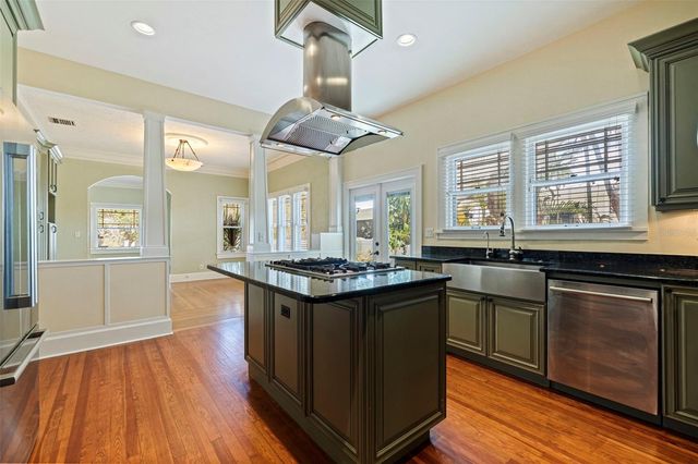 1260 10TH STREET N, St Petersburg, FL 33705