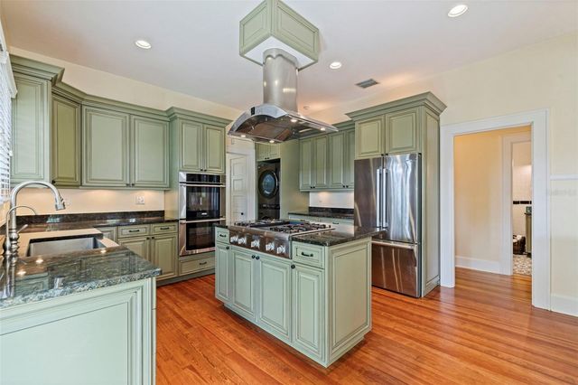 1260 10TH STREET N, St Petersburg, FL 33705