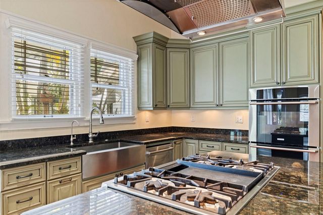 1260 10TH STREET N, St Petersburg, FL 33705