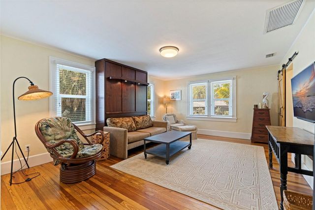 1260 10TH STREET N, St Petersburg, FL 33705
