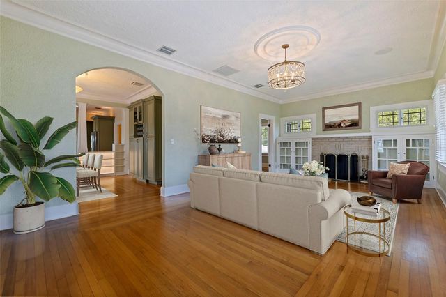 1260 10TH STREET N, St Petersburg, FL 33705