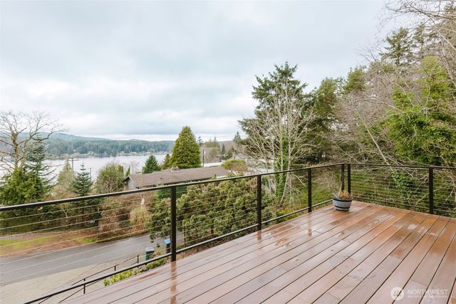 1404 Eastlake Drive, Bremerton, WA 98312