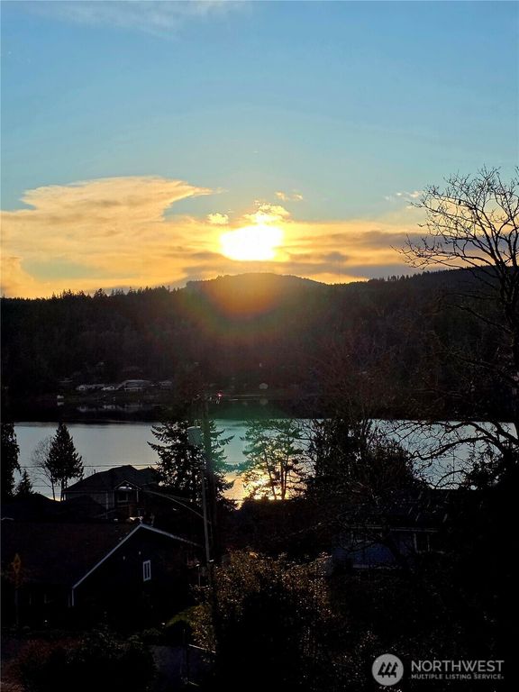 1404 Eastlake Drive, Bremerton, WA 98312