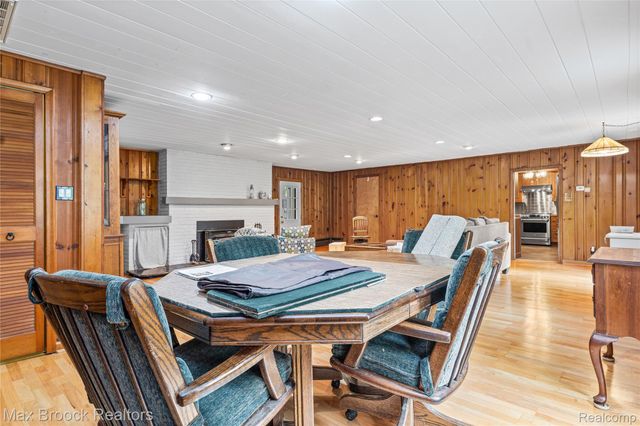 29799 Linden Street, Farmington Hills, MI 48336