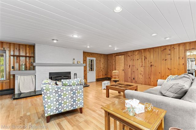 29799 Linden Street, Farmington Hills, MI 48336