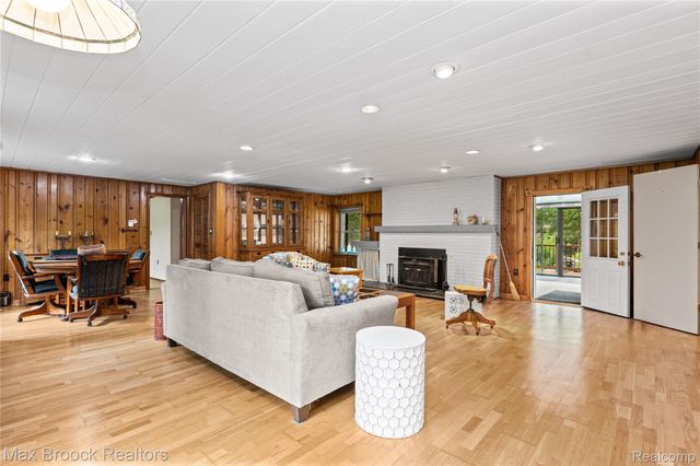 29799 Linden Street, Farmington Hills, MI 48336