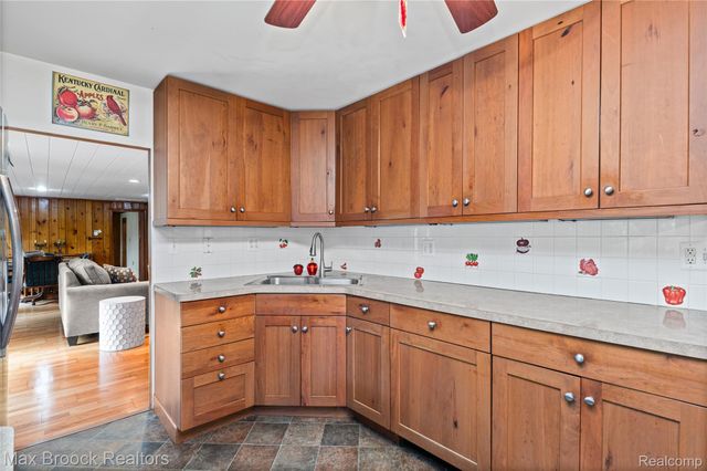 29799 Linden Street, Farmington Hills, MI 48336