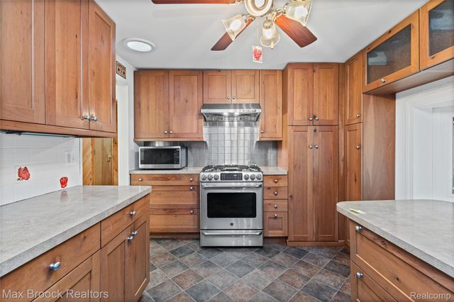 29799 Linden Street, Farmington Hills, MI 48336