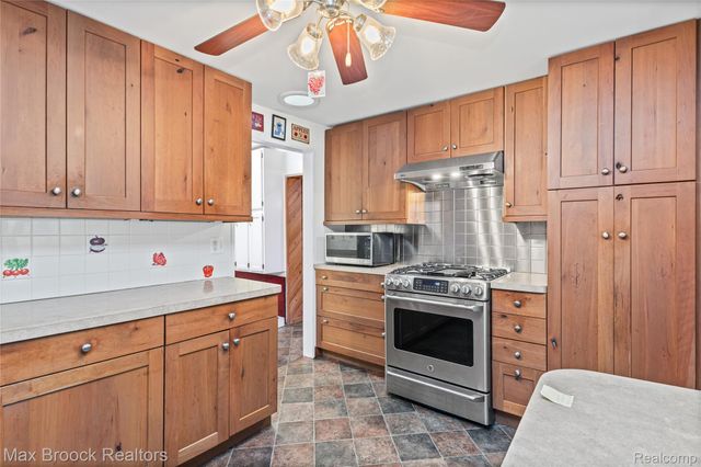 29799 Linden Street, Farmington Hills, MI 48336