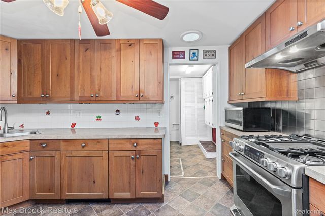 29799 Linden Street, Farmington Hills, MI 48336