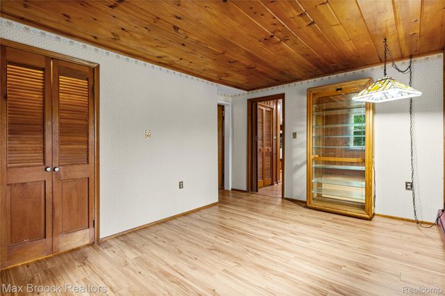 29799 Linden Street, Farmington Hills, MI 48336