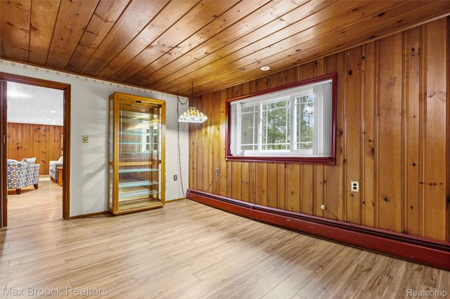 29799 Linden Street, Farmington Hills, MI 48336