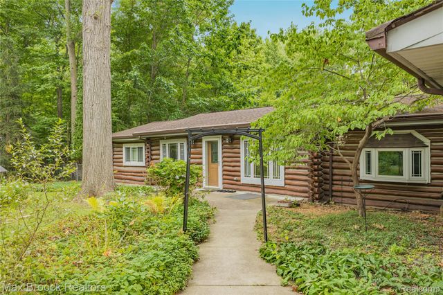 29799 Linden Street, Farmington Hills, MI 48336
