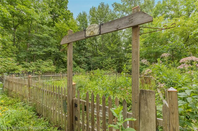 29799 Linden Street, Farmington Hills, MI 48336