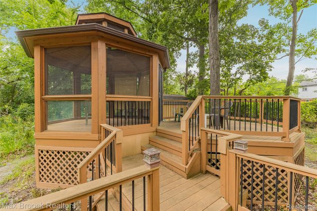 29799 Linden Street, Farmington Hills, MI 48336