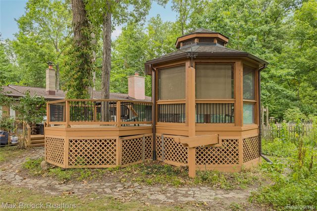 29799 Linden Street, Farmington Hills, MI 48336