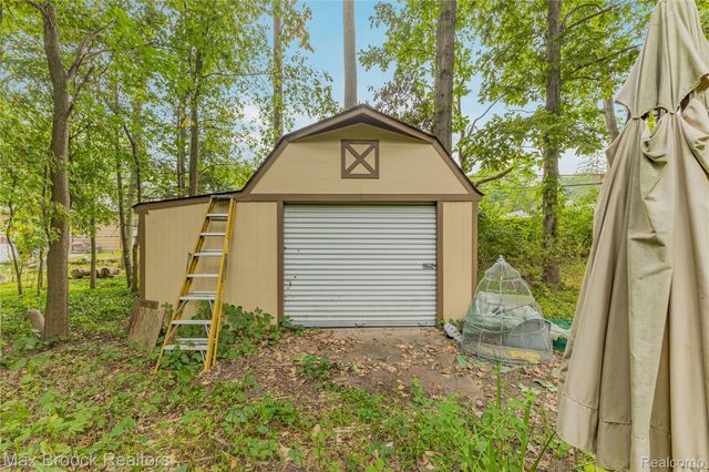 29799 Linden Street, Farmington Hills, MI 48336