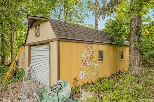 29799 Linden Street, Farmington Hills, MI 48336