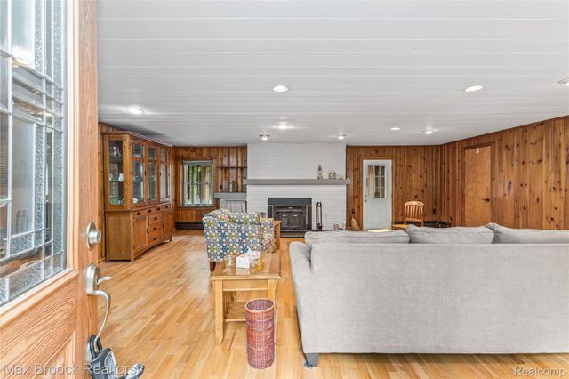 29799 Linden Street, Farmington Hills, MI 48336