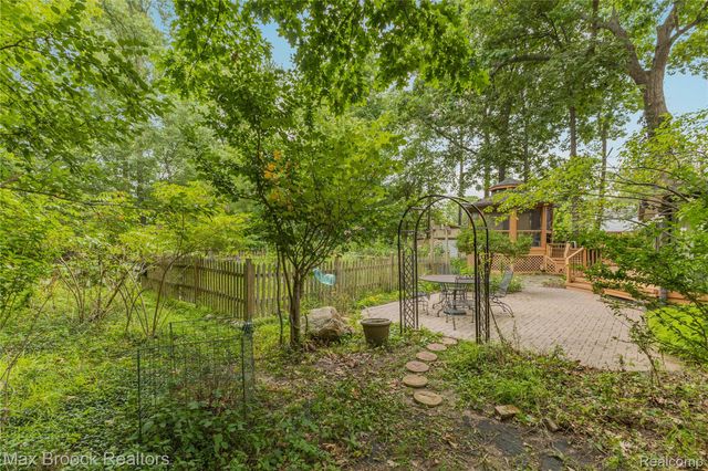 29799 Linden Street, Farmington Hills, MI 48336