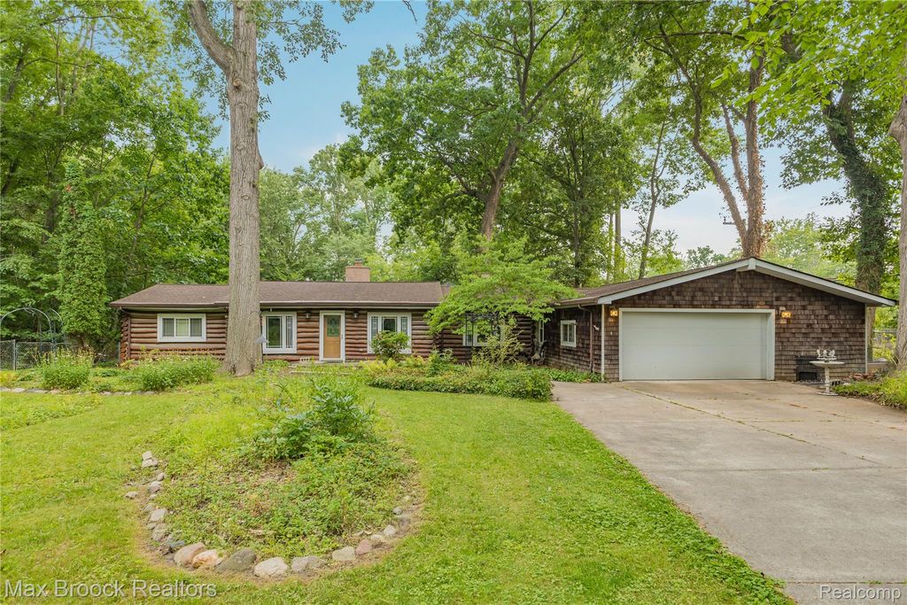 29799 Linden Street, Farmington Hills, MI 48336
