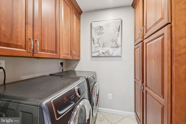 8413 HOLLIS LN, Vienna, VA 22182