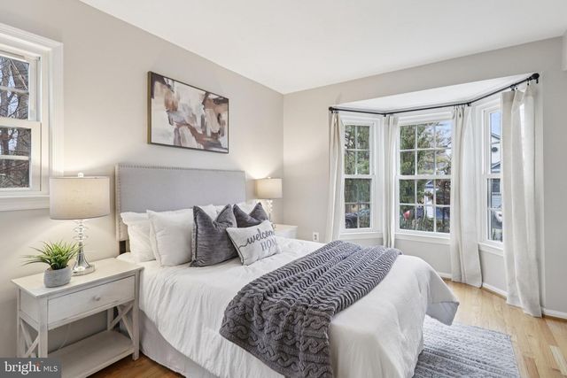 8413 HOLLIS LN, Vienna, VA 22182