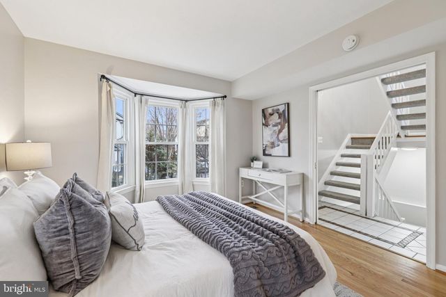 8413 HOLLIS LN, Vienna, VA 22182