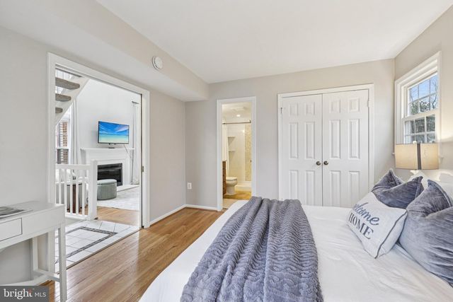 8413 HOLLIS LN, Vienna, VA 22182